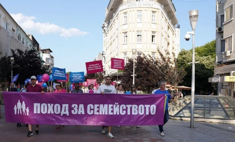 "Ние не мразим – говорим истина": Шествие за семейството и във Варна, ет...