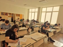 Учител: Три часа в седмица български език и литература съвсем не са дост...