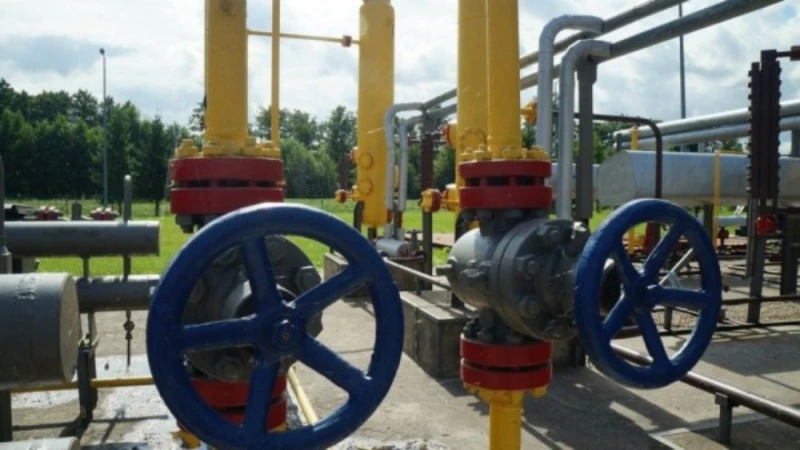 Предлагат постепенно прекратяване на вноса на руски газ и нефт в ЕС