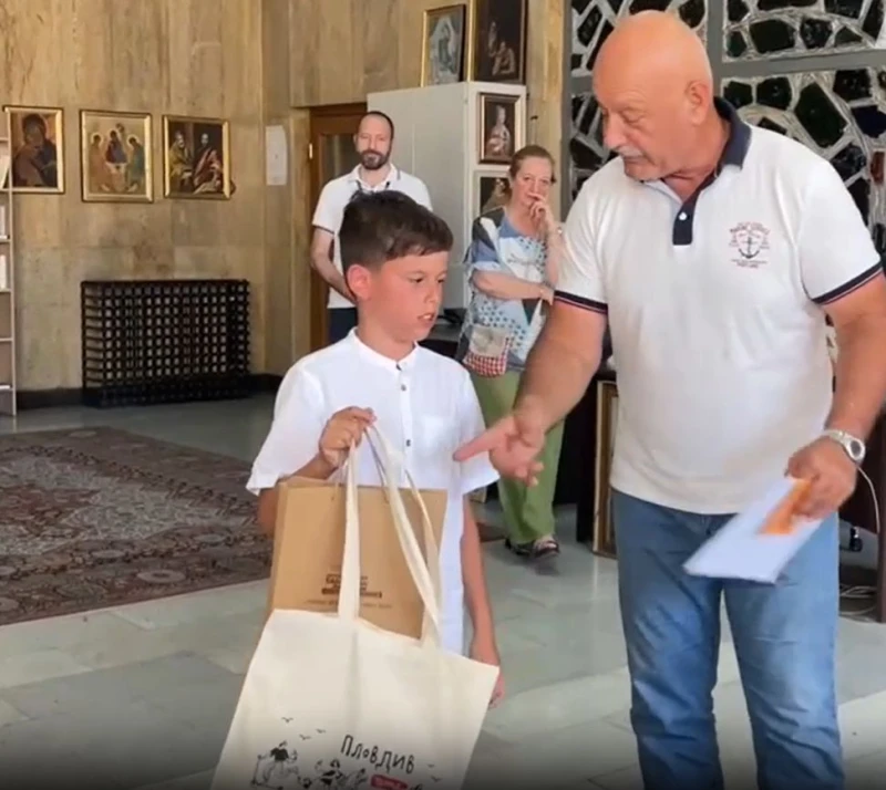 Кои са носителите на наградите "Читател на годината" слушайте в предаването "Цветовете на Пловдив"