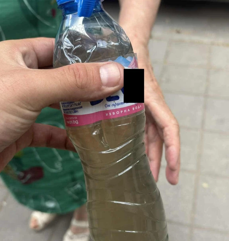 Мътна и мръсна вода потече от чешми в Пловдив