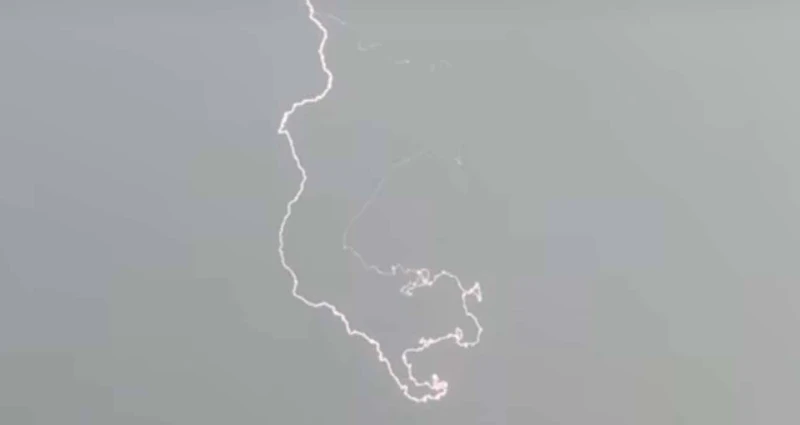 Мълния порази къща в село край Доспат