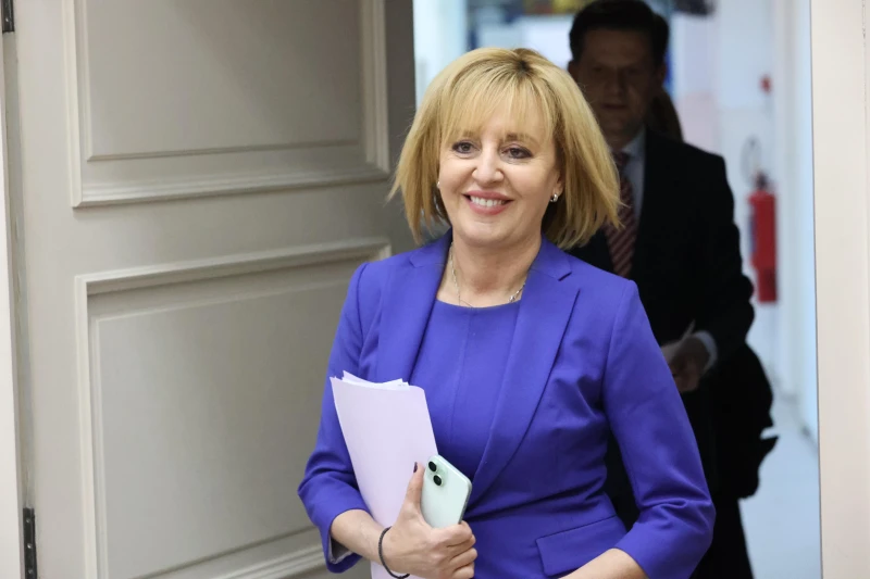 Мая Манолова изпрати закона "Антиспекула" до парламентарните групи