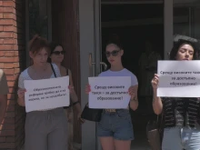 Студенти протестираха срещу увеличението на семестриалните такси, ръководството на ВТУ ги прие за разговор