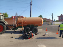 Мотористка е с опасност за живота след катастрофа с трактор в Старозагорско