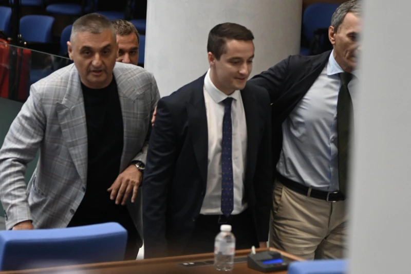 Явор Божанков бе наказан, след като влезе в нов спор с Цончо Ганев от "Възраждане" от трибуната в парламента