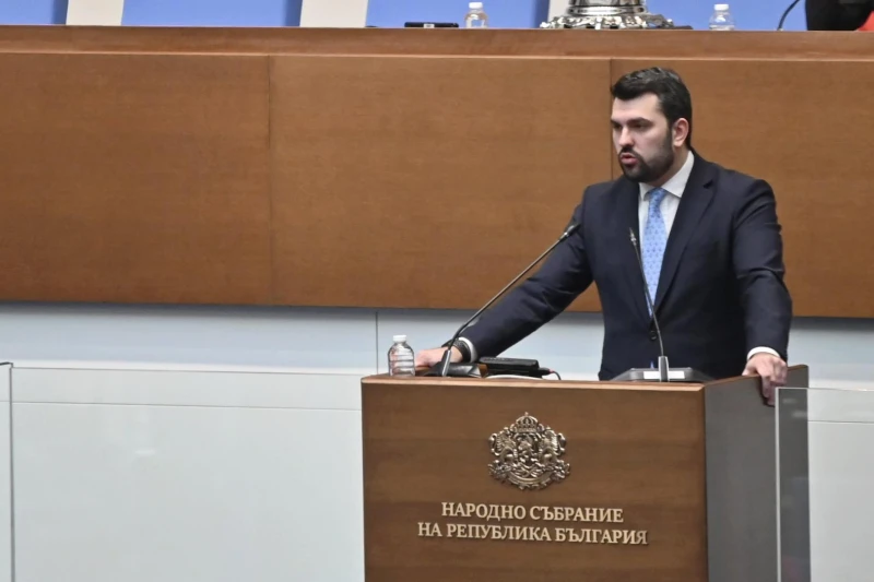 7 предложения за посланици чакат да бъдат одобрени от президента Радев