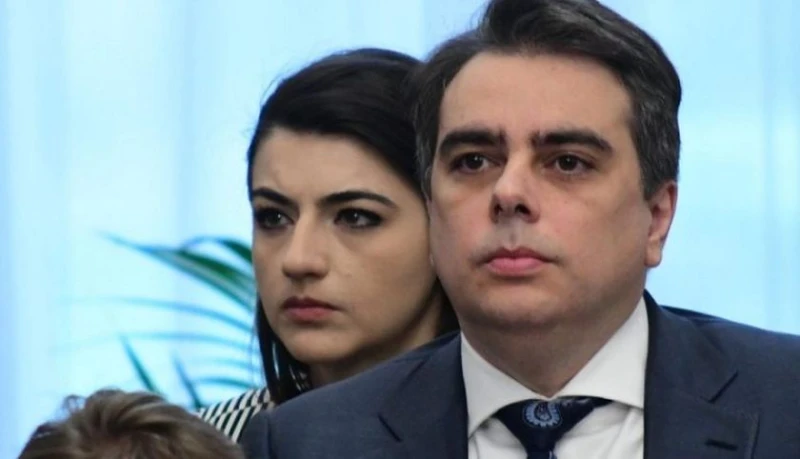 Социолог: Асен Василев и Лена Бориславова също трябва да подадат оставки