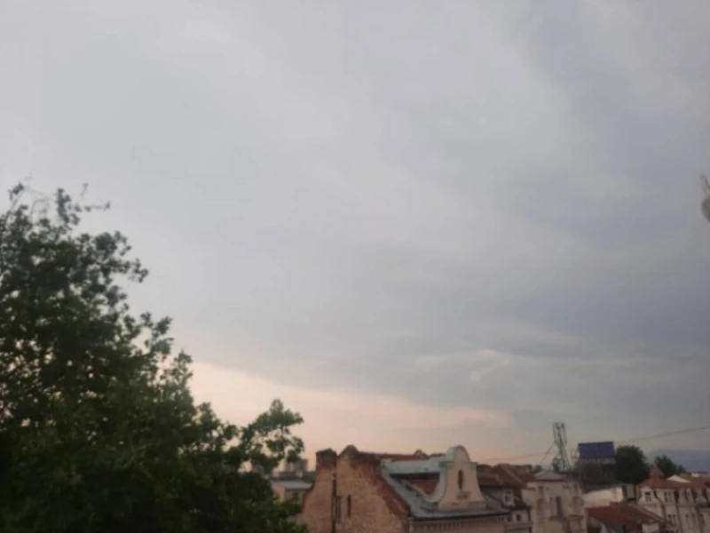 Облачно и слаб дъжд в Пловдив днес