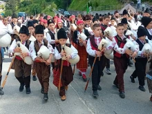 Стотици гайдари от България огласиха село Стойките по време на Шестия национален събор "Апостол Кисьов"
