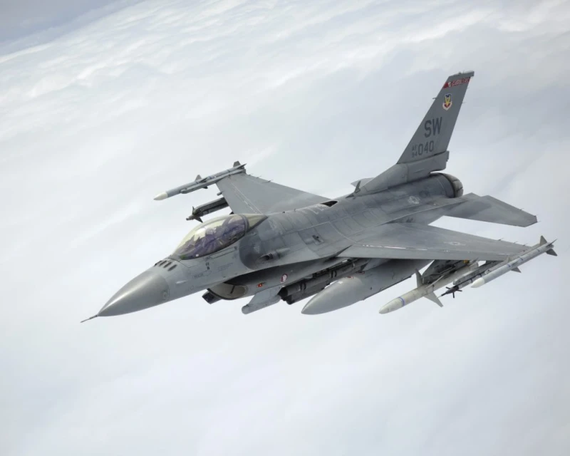 Украйна загуби още един F-16, пилотът Максим Устименко загина при масирана руска атака
