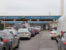 Въоръжете се с търпение! Интензивен трафик на Дунав мост при Русе