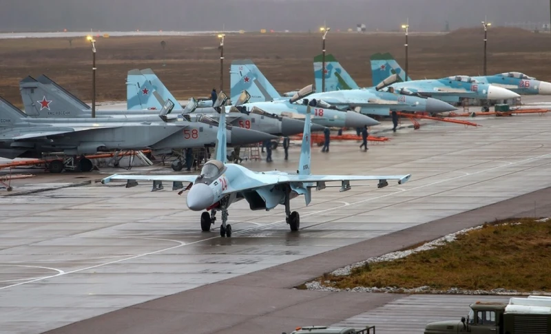 Удар по изтребителите Су-34 на руското летище "Мариновка": Сателитни снимки показват последствията