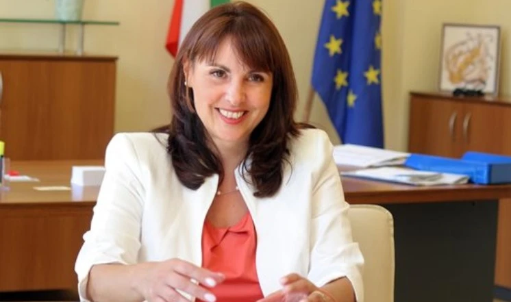 Зам.-министър Ефремова: Пенсии, заплати, социални помощи и обезщетения ще запазят размера си и няма да намалеят