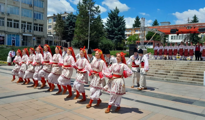 Русенският фолклорен ансамбъл "Зорница" спечели три награди