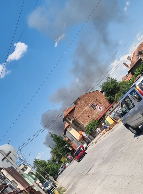Гори сметище край Павликени, пожарът гасят огнеборци и доброволци