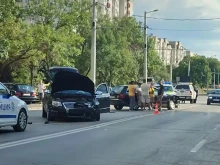 Катастрофа затруднява движението в най-големия столичен квартал