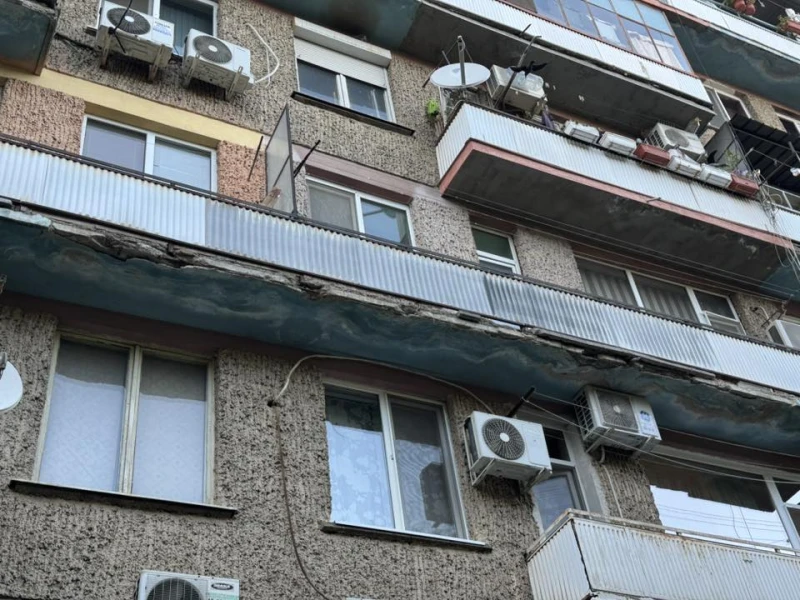 Мъж заплашва да се самоубие в Стара Загора - полиция, пожарна и линейка са на място