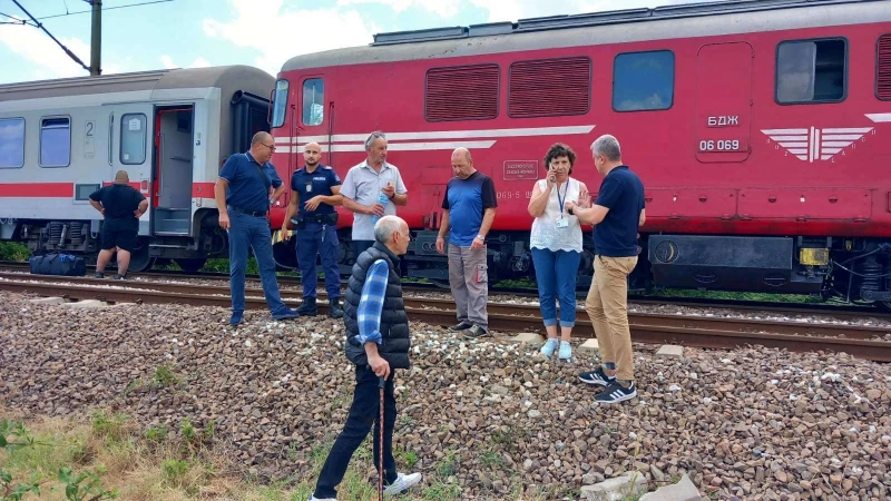 Машинист е обгазен при пожара в бързия влак край Християново, Община Стара Загора с подкрепа за пътниците