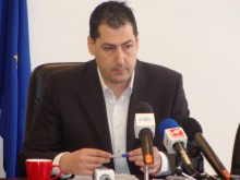 Иван Тотев с дарение за Планинската спасителна служба 
