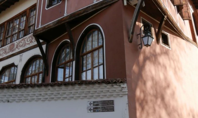 Проблем с Балабановата къща