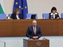 Премиерът: Няма никаква причина панически да се обменят левове в евро
