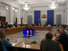 Зам.-областният управител на Смолян Андриян Петров участва в среща с премиера и министри за образователната система