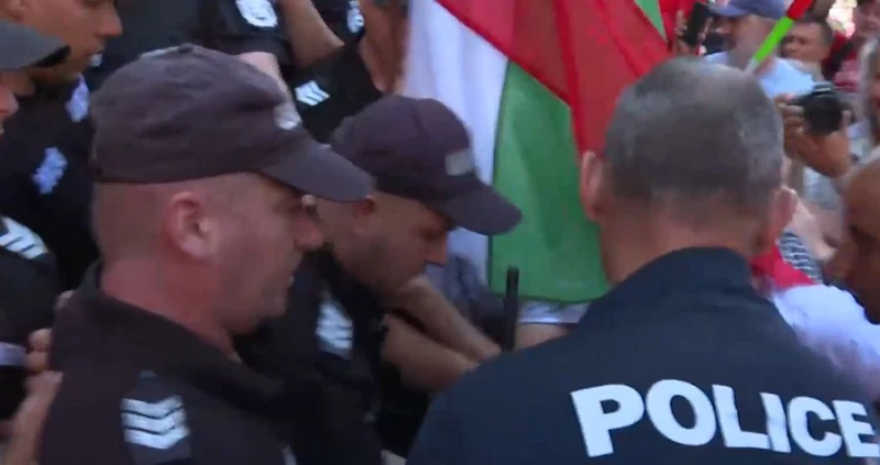 Напрежение на протеста срещу еврото, има задържани