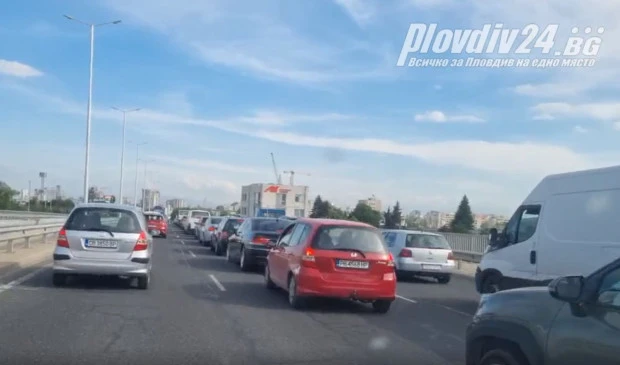 Повече от месец мъки за шофьорите в Пловдив и областта