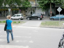 Наглец запречва пешеходна пътека на ул. "Богомил"