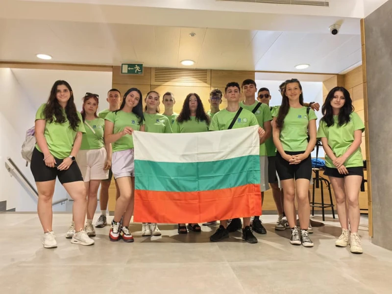 Ученици от Карлово програмират в Севиля