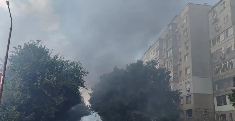 Задейства се системата BG-ALERT, препоръчват на хората да не отварят прозорците заради пожара в Пазарджик