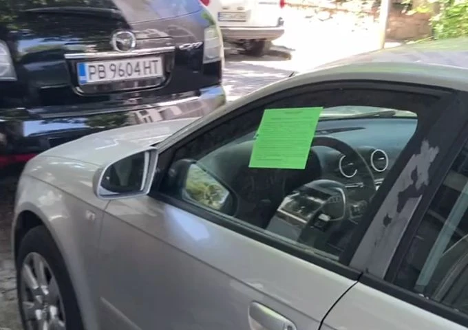 Налепиха глоби на паркирали отляво коли в Пловдив