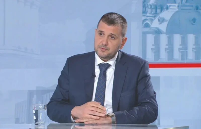 Йордан Иванов: На вотове на недоверие под руски флаг няма да застанем
