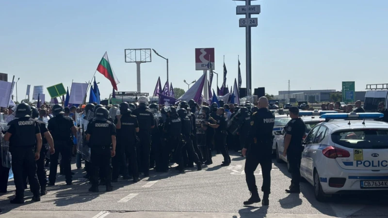 Напрежение на протеста край Пловдив, задържаха вицепрезидента на КНСБ