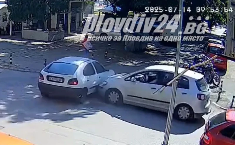 Автомобил отнесе нищо неподозираща жена на тротоар в Пловдив!