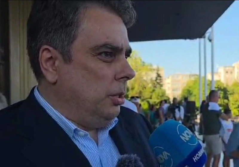 Асен Василев за ареста на Капитанов: Скандално е! Влачиха го като терорист по магистралата