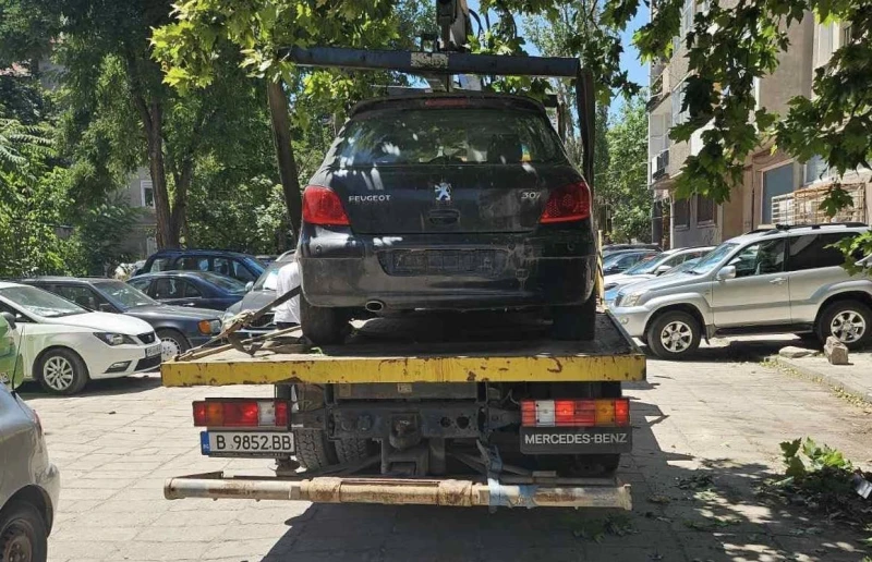 Облепиха с предупредителни стикери 136 коли в северната част на Пловдив