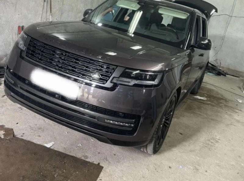Полицията разби тайна база за луксозни автомобили във Велинград