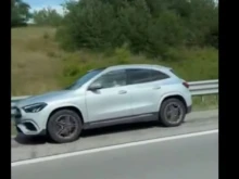 Автомобил кара бясно в аварийната лента на АМ "Тракия" със 120 км/ч