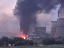 Пожарникари се опитват да овладеят пожара в ТЕЦ – "Бобов дол"
