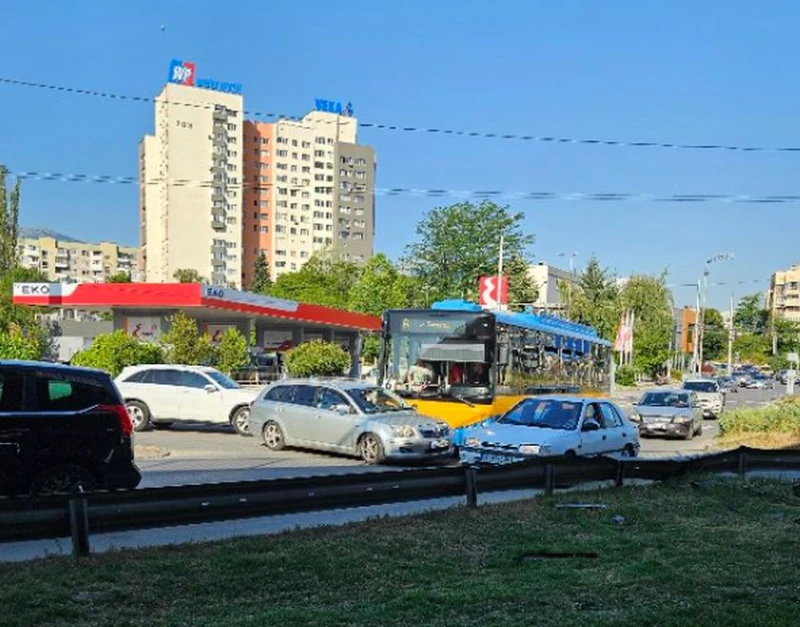Катастрофа образува задръстване на 4-ти километър в София