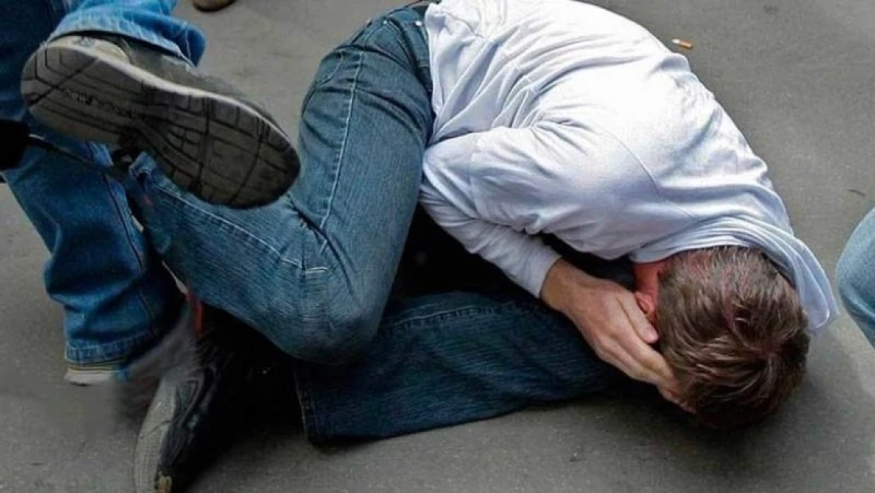 Мъже се биха след междусъседски скандал, единият е в болница в Казанлък