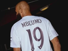 Мбемо вече е "червен дявол"