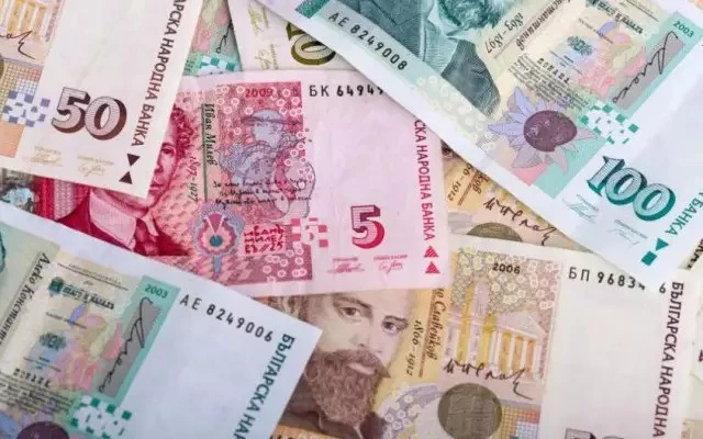 Онлайн измама със световна знаменитост: Ръководна дама от българска институция стана жертва