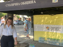 На три места раздават вода от Столична община в центъра на града