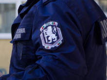 Полицията издирва мъж, измамил и окрал обитатели на два адреса в Русе, под предлог, че ще сменя водомери