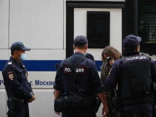 Руските власти нахлуха в офисите на Baza, арестуваха главния редактор на медията