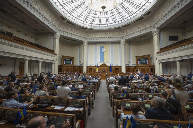 Укранската Рада прие законопроект, който "де факто ликвидира" антикорупционните органи на страната