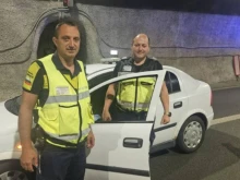 Полицаи спасиха човек в беда на АМ "Хемус"